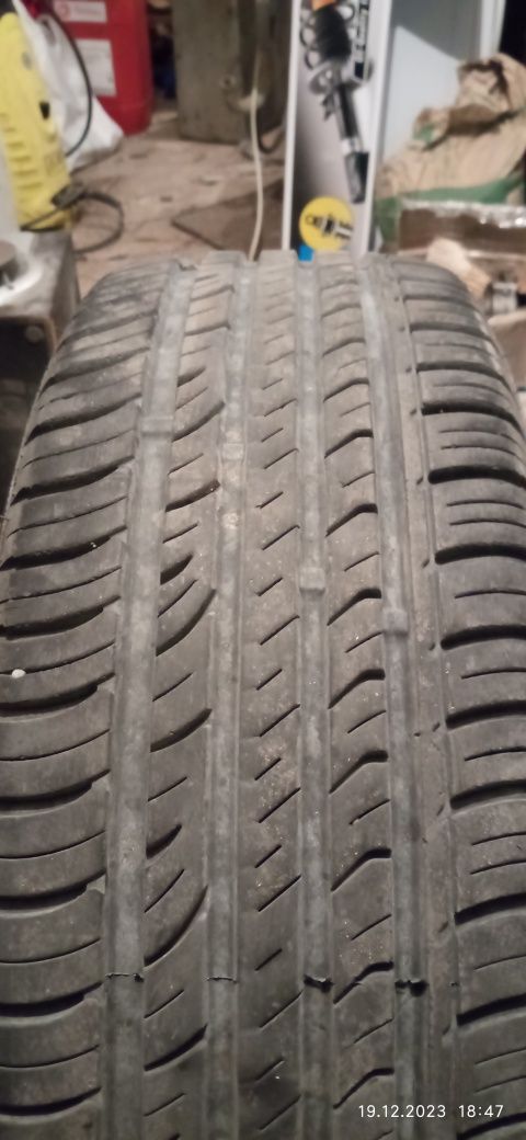 Продам НАВАРКУ літню ризину 205/60R16