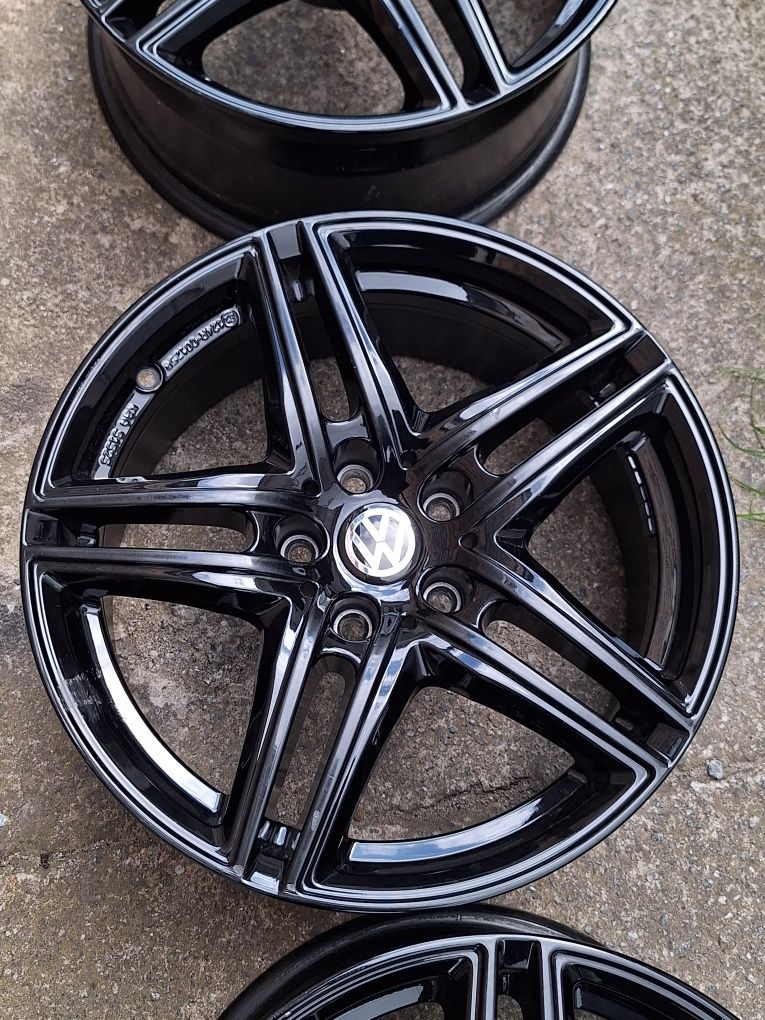 Чорні диски R17 Audi VW Volkswagen Golf 7 Passat B8 Alltrack Tiguan