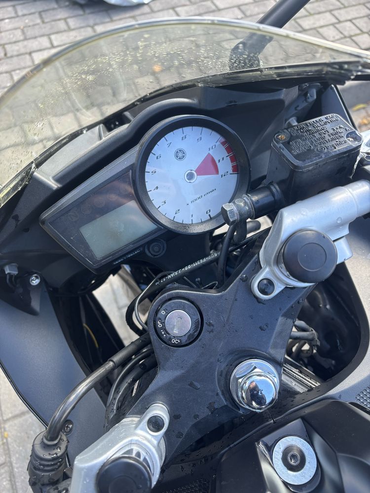 Motocykl yamaha yzf r