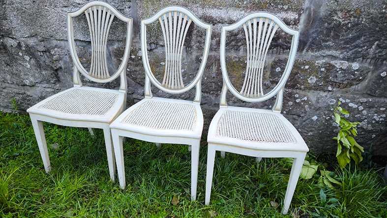 Cadeiras Antigas Brancas com Palhinha Pintada