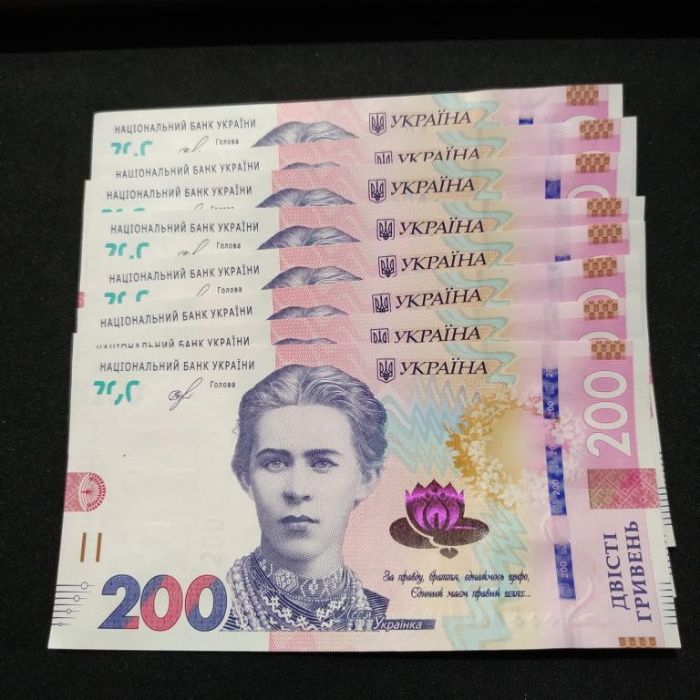 200 гривень 2019 року підпис Смолій UNC, aUNС або 2021 - Шевченко aUNС