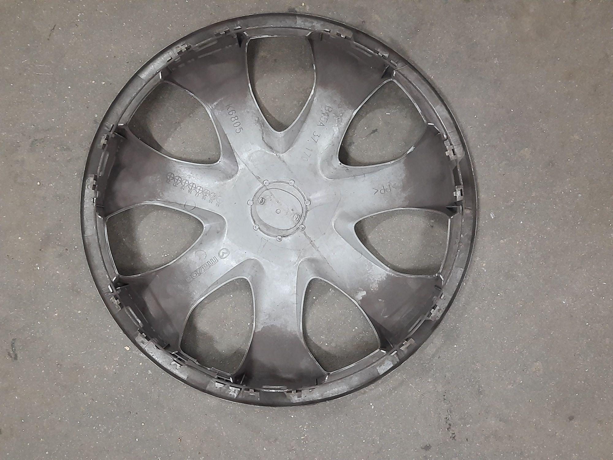 (12) Kołpaki 16" - Mazda