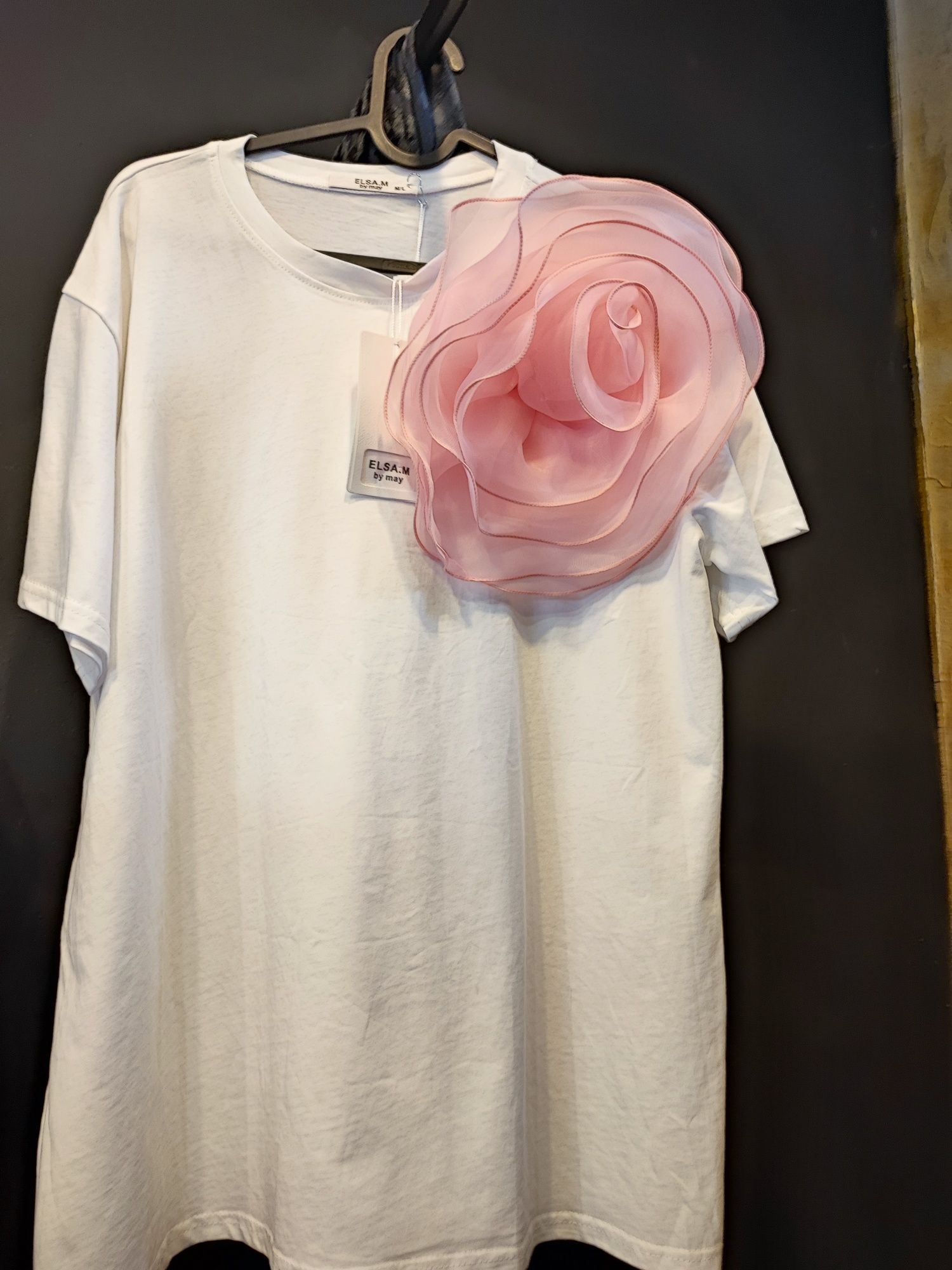 Biała bluzka z różom