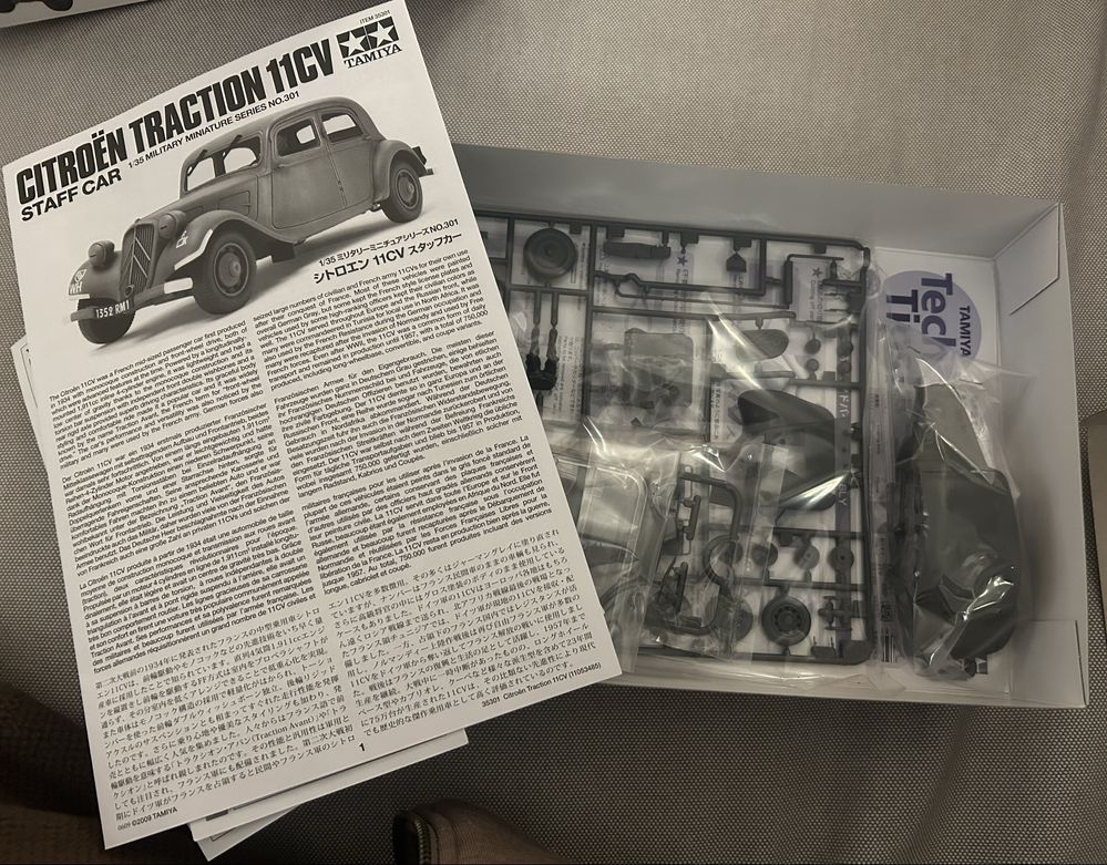 Model do sklejania 1/35 Tamiya Citroen traction 11cv 35301