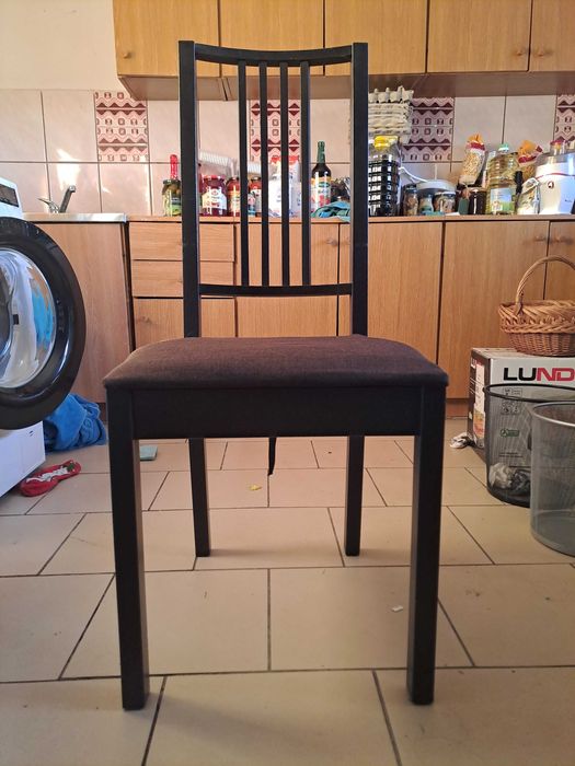 Krzesła Ikea z wymiennymi pokrowcami