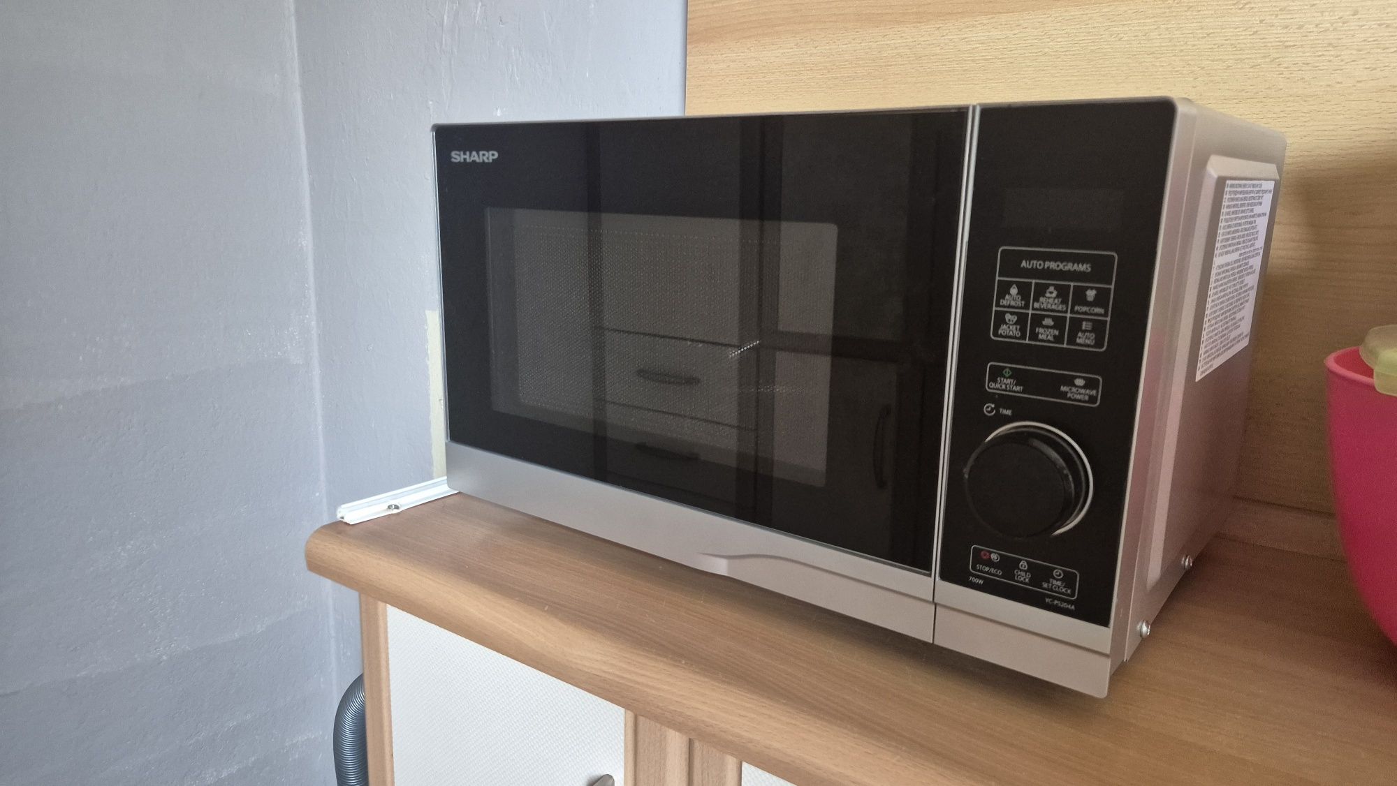 Kuchenka mikrofalowa SHARP  700W 20L Gwarancja 12msc