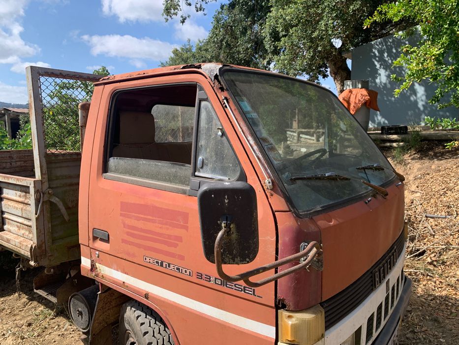 Isuzu com báscula Mafra