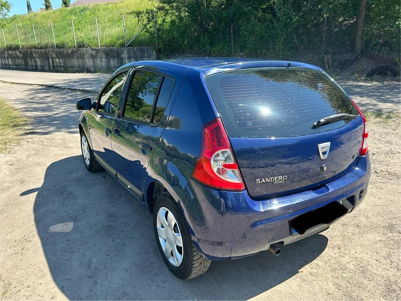 Продам авто Dacia Sandero 1.2-16V 2010