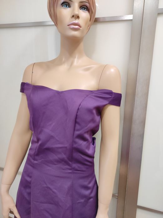 Шикарне плаття зі шлейфом