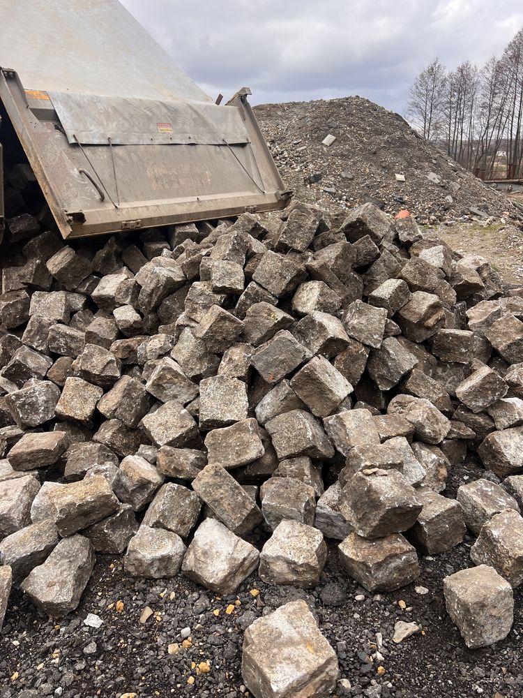 Granit duża kostka granitowa z rozbiórki wym 20x20