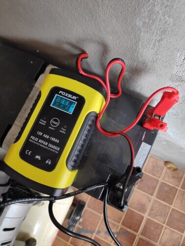 Зарядное устройство для аккумулятора вашего авто Foxsur 12V 5-6A