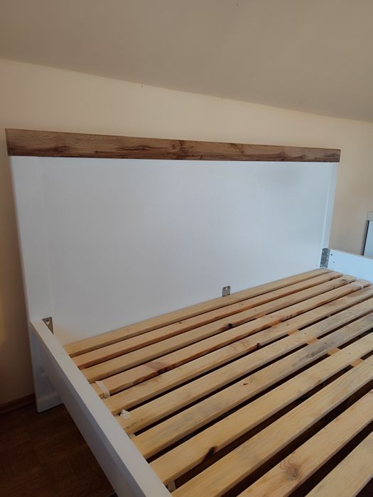 Łóżko 180x200 z stelażem i materacem