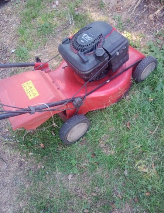 2 kosiarki spalinowe z napędem (silnik Briggs&stratton)"czytaj opis"