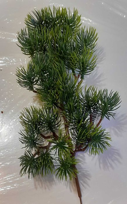 Gałązka sztuczna sosny