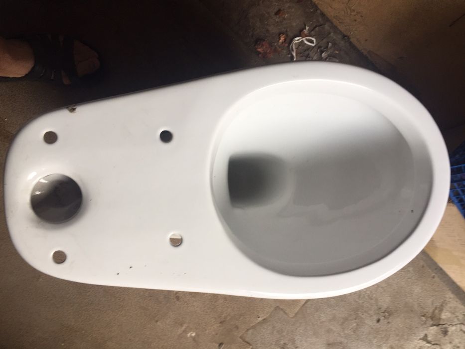 Унітаз сантехнічний