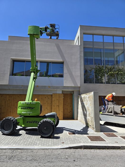 Maquina elevatória articulada niftylift H15 4x4
