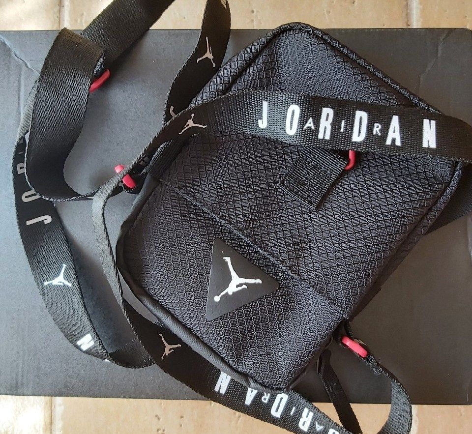 Saszetka nerka torebka na ramię Air Jordan.