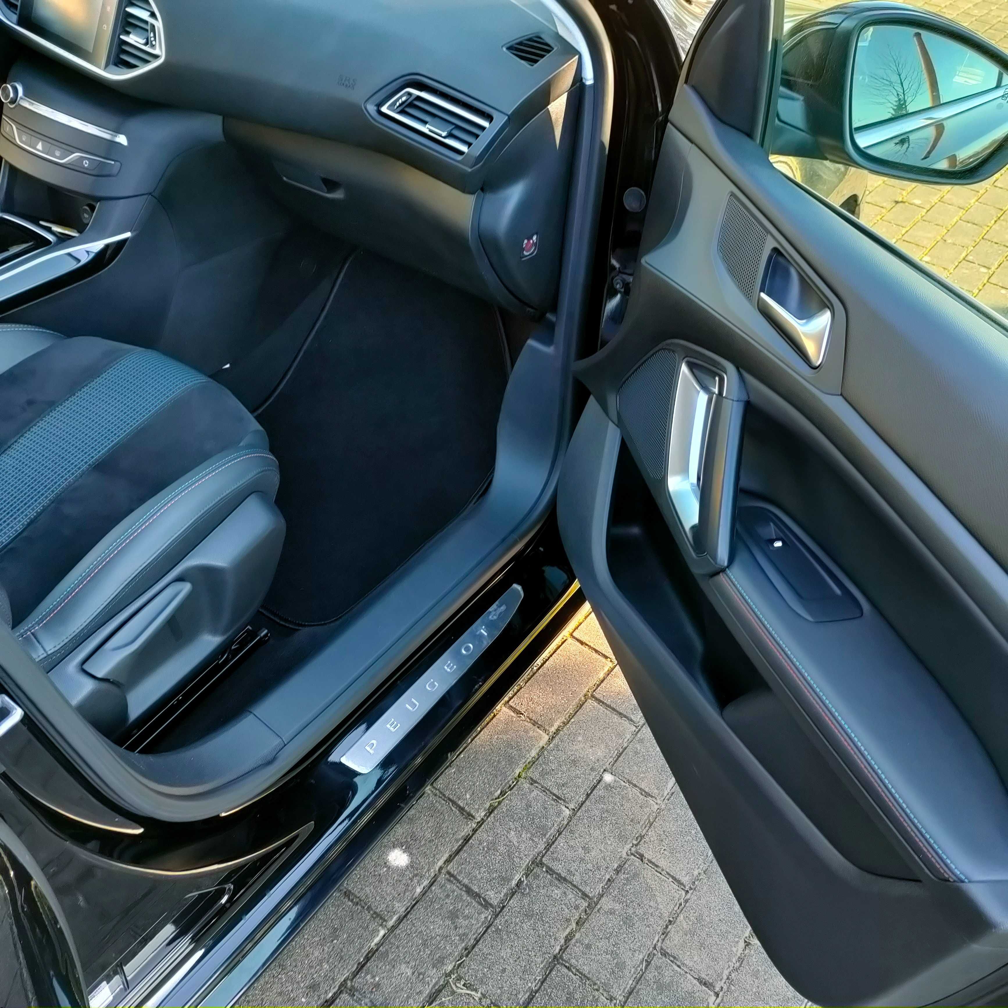Carro como novo com muitos extras muito econômico