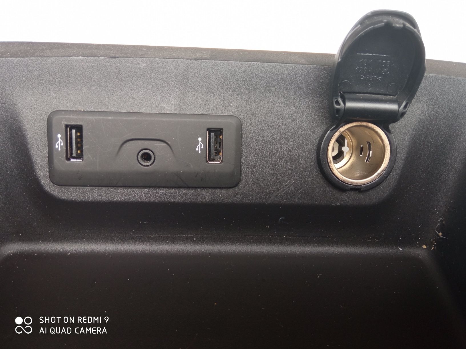 Gniazdo USB AUX zapalniczka Renault Kadjar