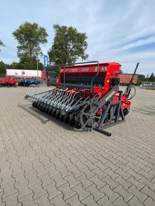 Siewnik Zbożowy EURO-MASZ SR 2,5m 2,7m 3m Stopkowy Talerzowy SNT 30