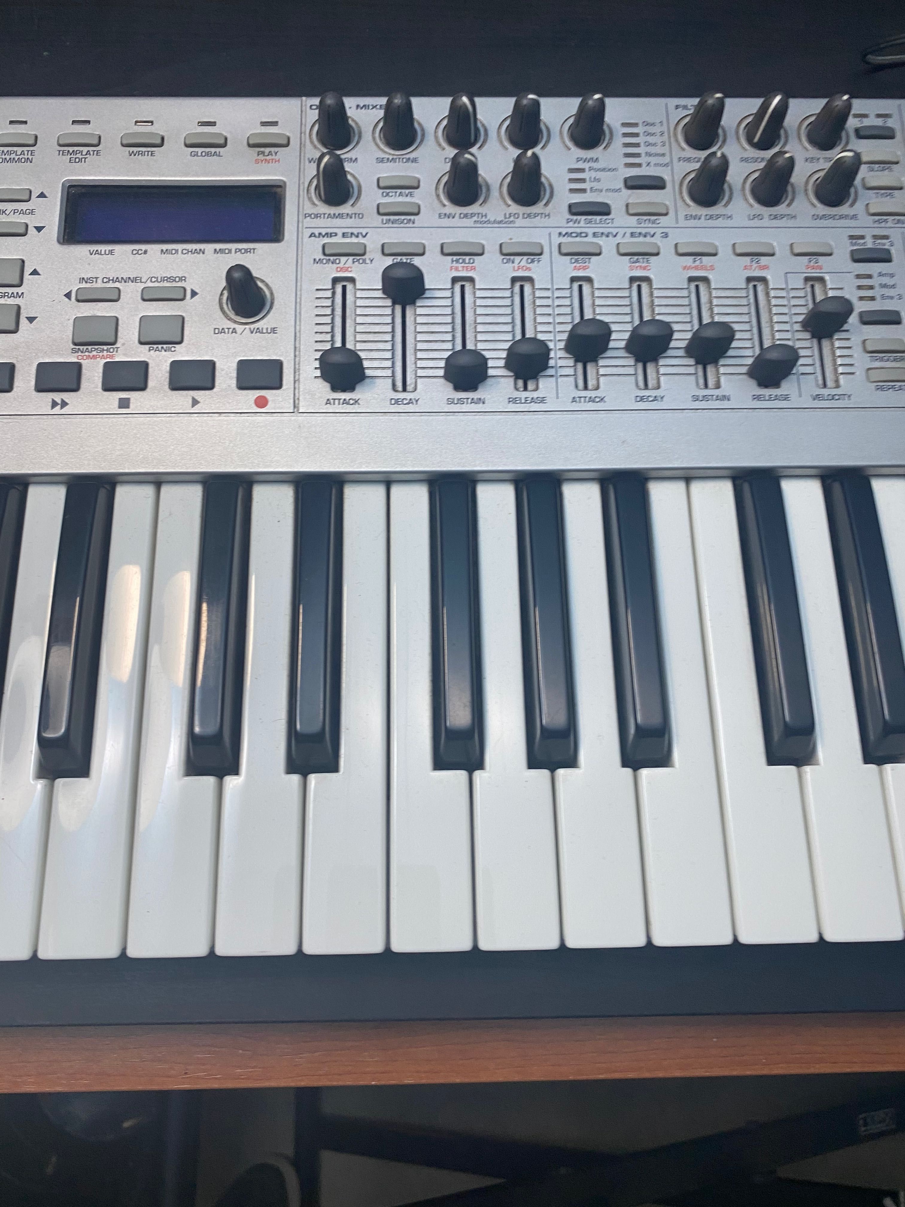 Sintetizador Novation X Station 49 Controlador Midi co