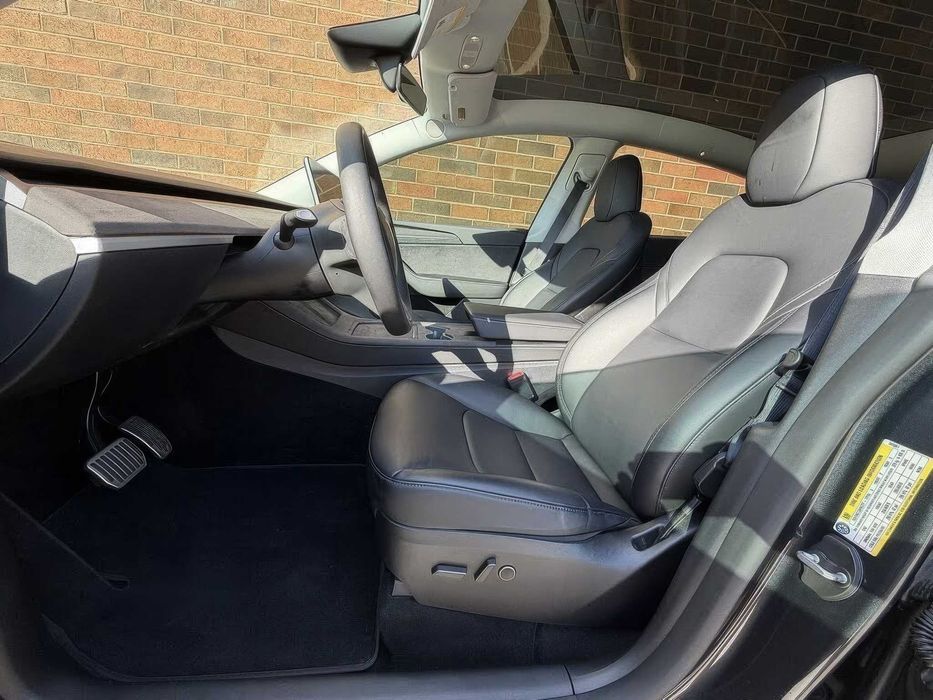 Tesla Model Y Long Range      2024