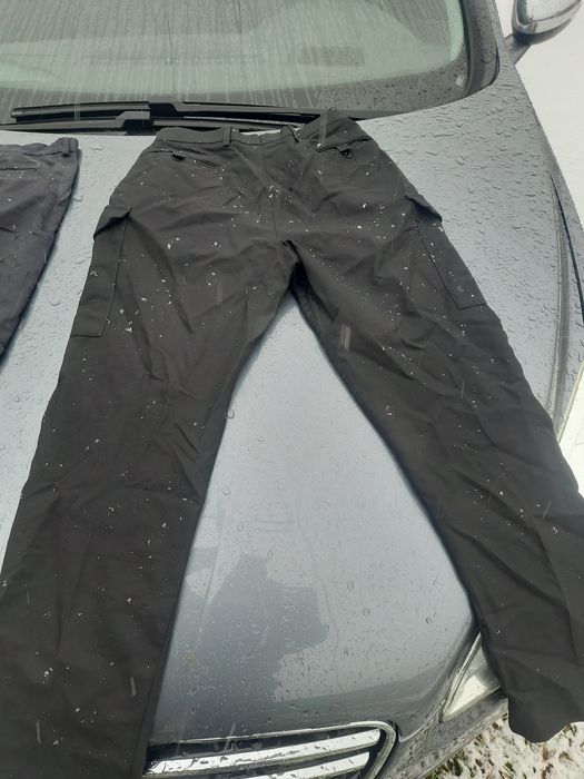 Штаны поліції Британії чорні