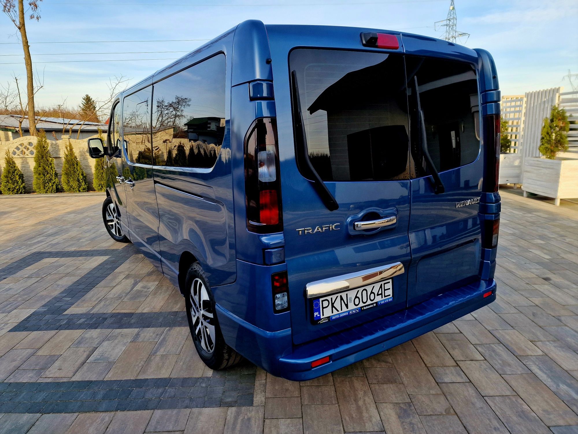 Wypożyczalnia busów 9 osobowych, WYNAJEM busa 9 osobowego. Trafic
