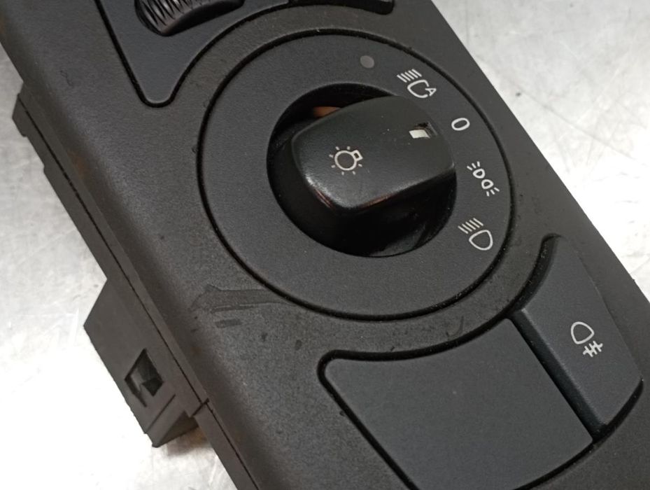 Botão / interruptor de luzes BMW 5 (E60)