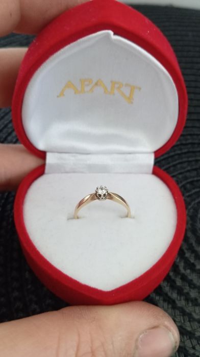 Pierścionek zaręczynowy z diamentem 0.10ct