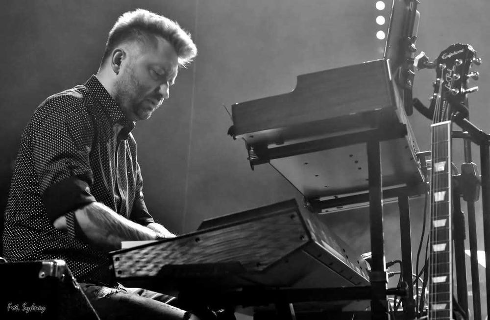 VOUCHER na lekcje gry na pianinie.