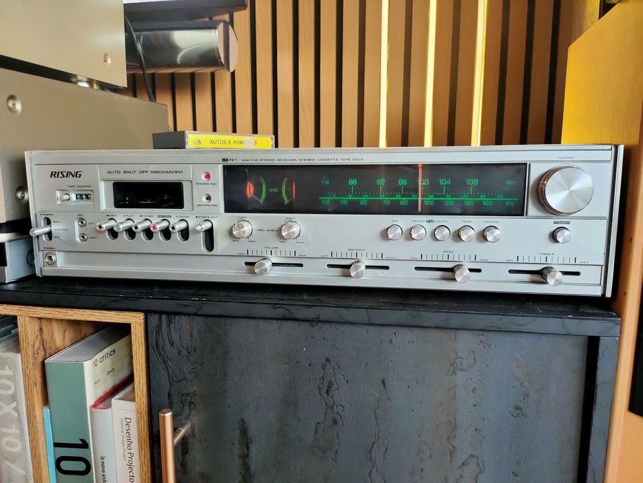 Rising STR-303  - receiver stereo com leitor de cassetes e rádio