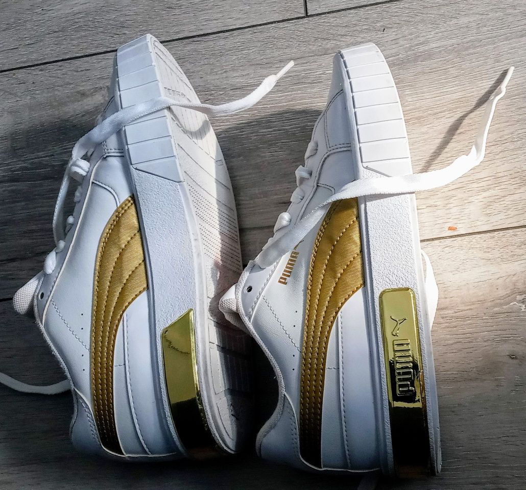 Białe snakersy Puma na platformie