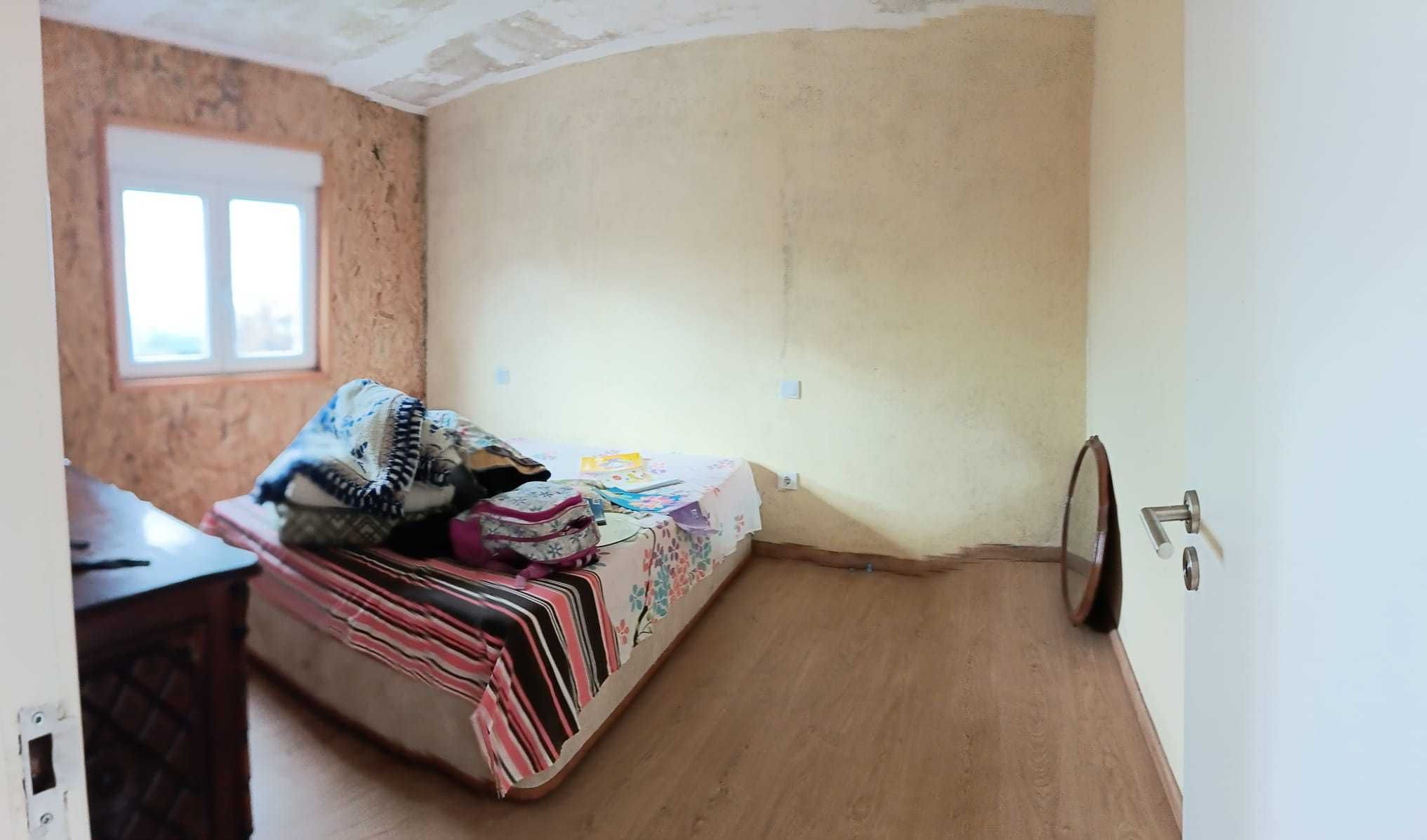 Casa com 3 quartos e 1 casa de banho - Valor da renda NEGOCIÁVEL