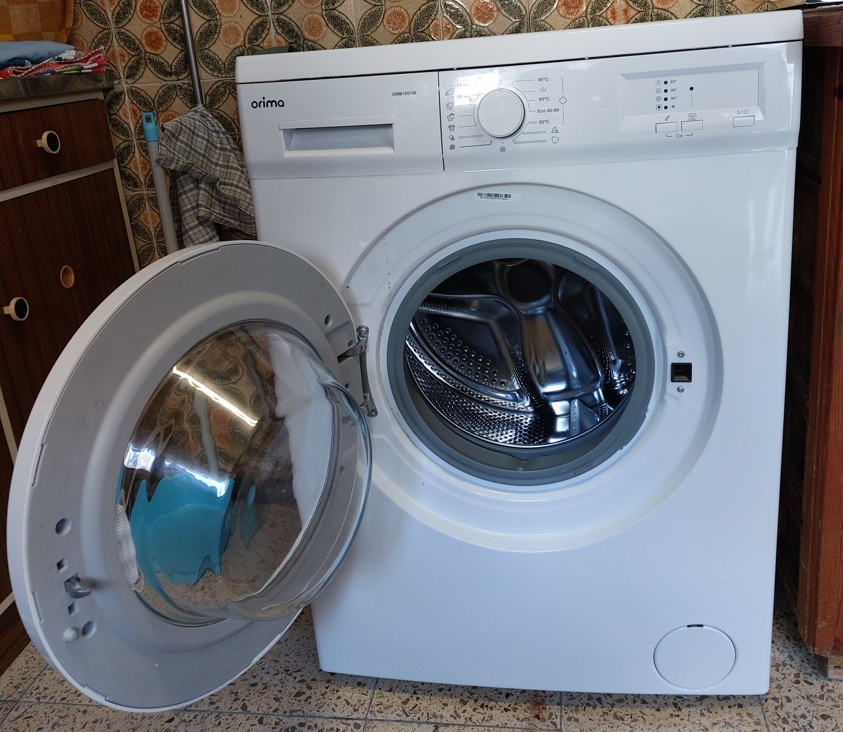Máquina de lavar roupa como nova