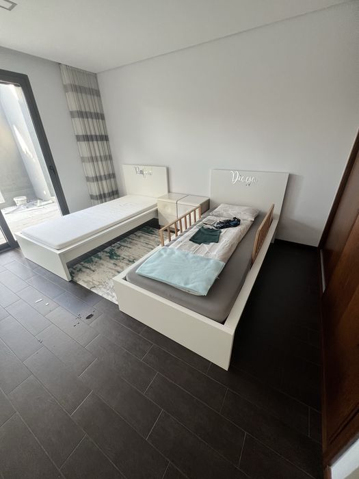 2 camas individuais 90x200 incluindo os colchões