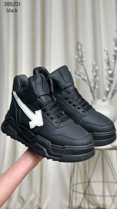 Жіночі зимові кросівки