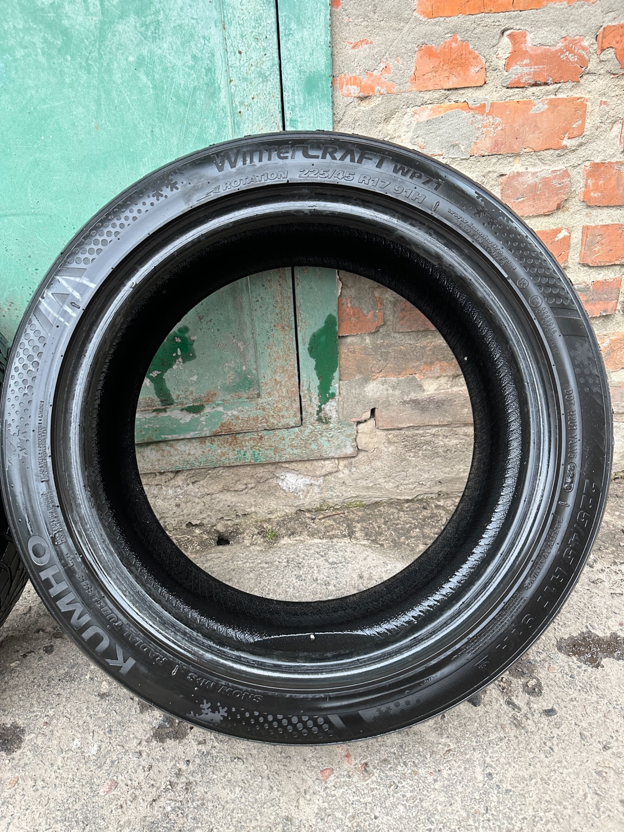 225/45/R17 Kumho WinterCraft WР71 Зима 3 шт.