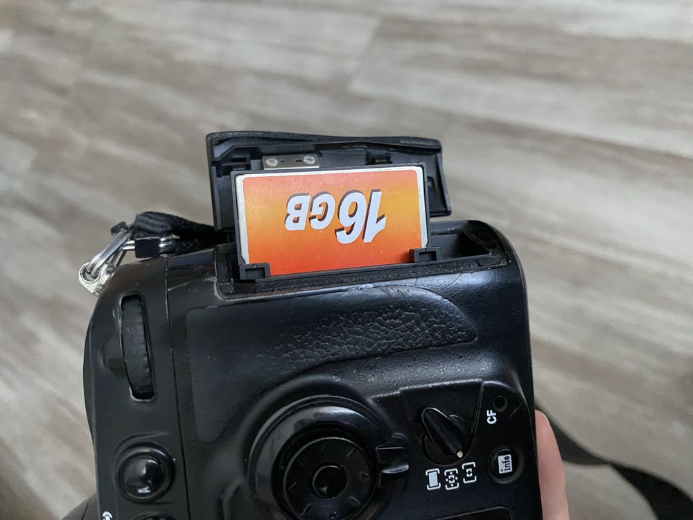 Продаю Nikon D700 Full Frame