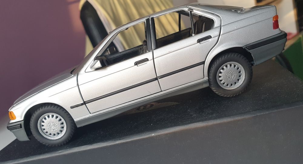 BMW E36 Sedan 1:24 Gama