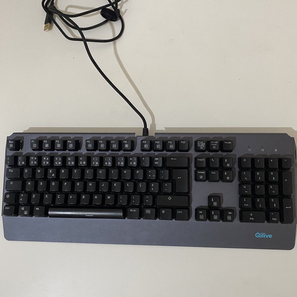 Teclado gaming com blue switch