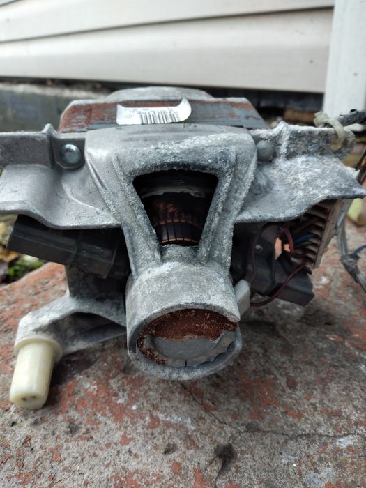 Двигатель,двигун,для стиральной машини