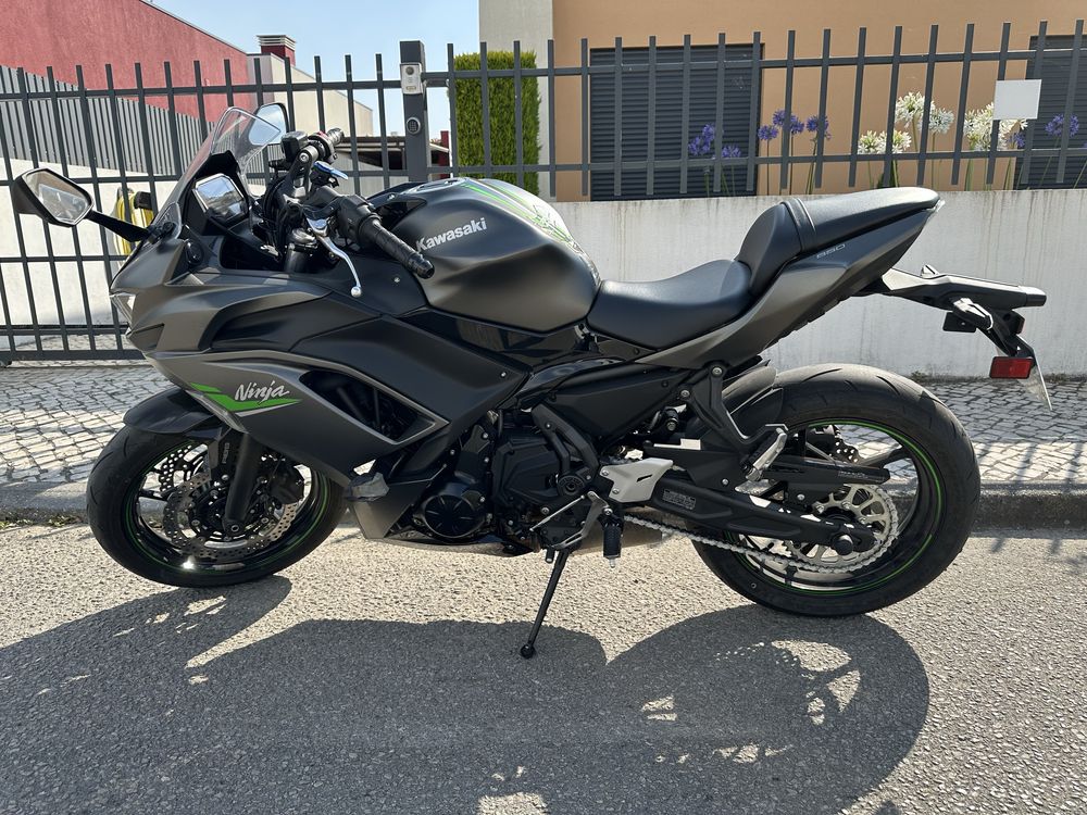 Vendo kavasaki Ninja 650 de 2023