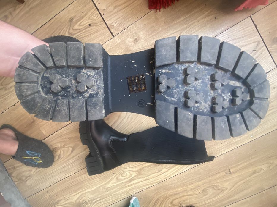 Продам осінні сапоги