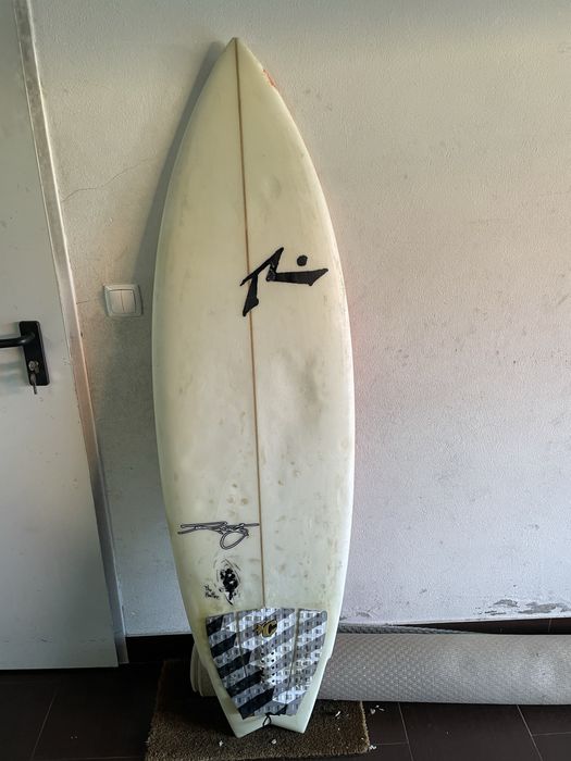 prancha de surf 5’8 com 27,8L