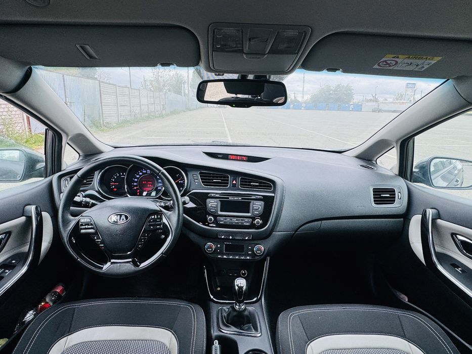 Продам Kia Ceed 2015 рік 1.6 Дизель МКПП після ДТП!