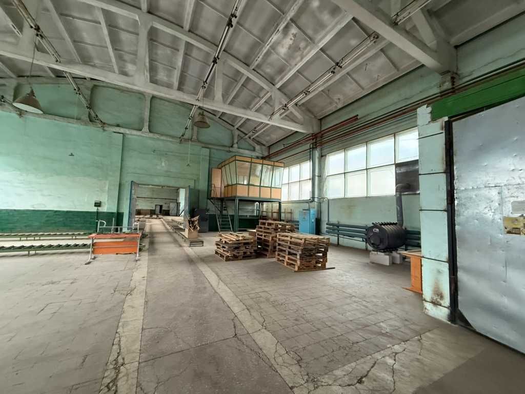 Продаж виробничо-складського комплесу м.Надвірна, площа 10900 м.кв.