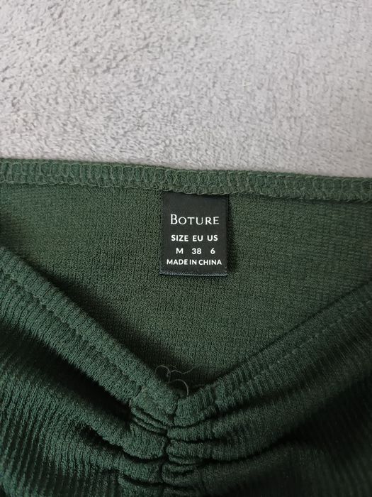 Elegancka zielona bluzka top z bufiastymi rękawami na święta