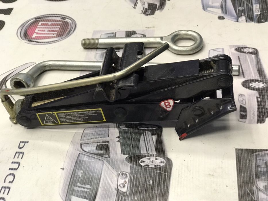 Домкрат, ключ, крючок Fiat Doblo (Фіат Добло)