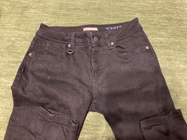 Oryginalne spodnie jeans Burberry, Rozmiar 28.